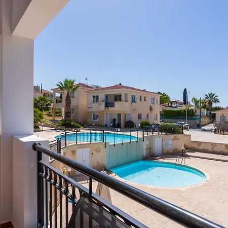 Retreat 2 Bedrooms And 2 Bathrooms With Pools