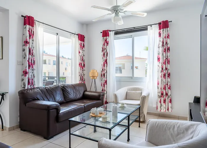 Retreat 2 Bedrooms And 2 Bathrooms With Pools Lägenhet *