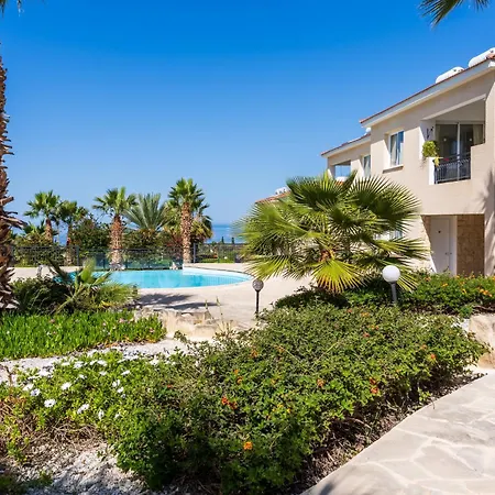 Retreat 2 Bedrooms And 2 Bathrooms With Pools Апартаменты Тала