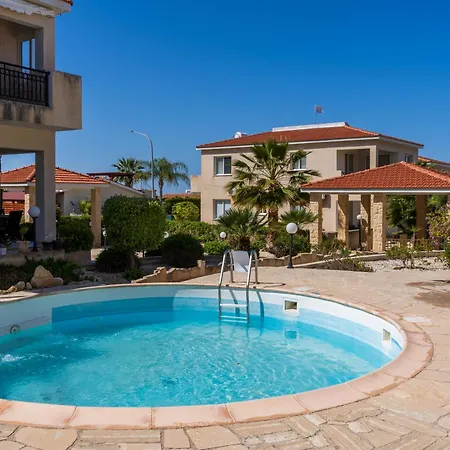 Retreat 2 Bedrooms And 2 Bathrooms With Pools Апартаменты Тала