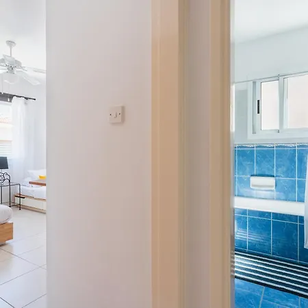 Apartment Retreat 2 Bedrooms And 2 Bathrooms With Pools