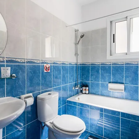 Apartment Retreat 2 Bedrooms And 2 Bathrooms With Pools *