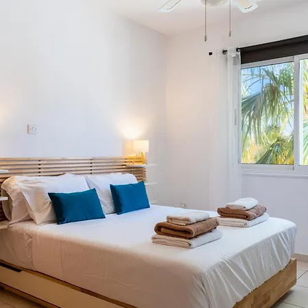 Apartment Retreat 2 Bedrooms And 2 Bathrooms With Pools