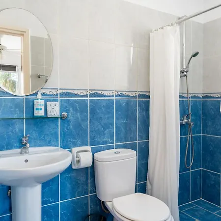 Retreat 2 Bedrooms And 2 Bathrooms With Pools *