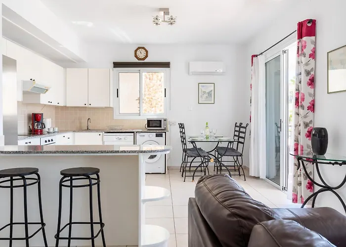 Retreat 2 Bedrooms And 2 Bathrooms With Pools Apartmán