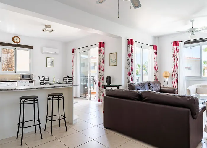 Retreat 2 Bedrooms And 2 Bathrooms With Pools *